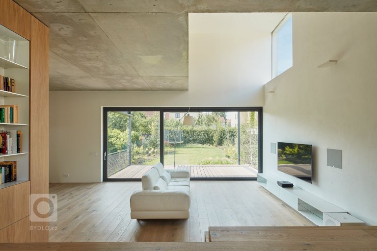 add picture to album