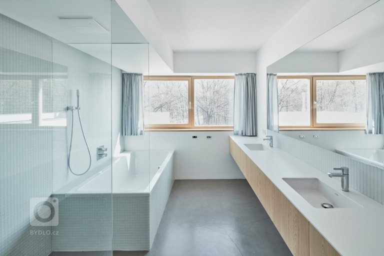 add picture to album