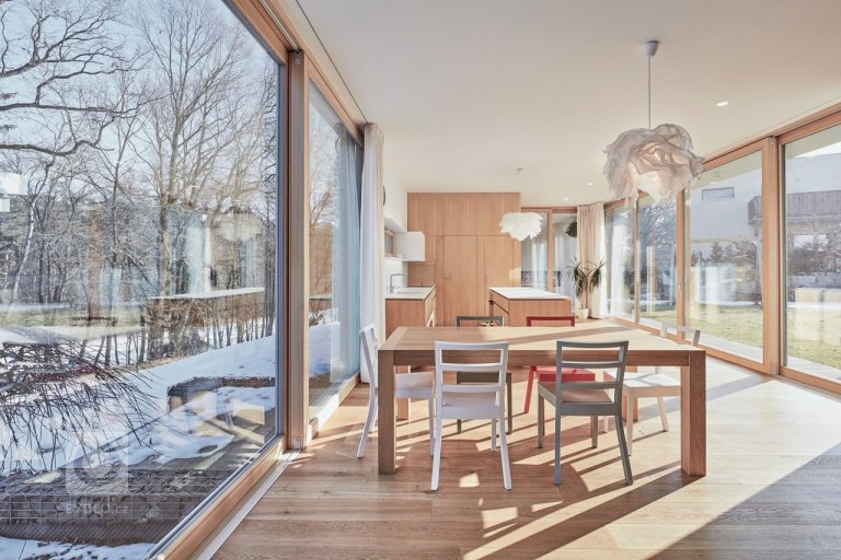 add picture to album