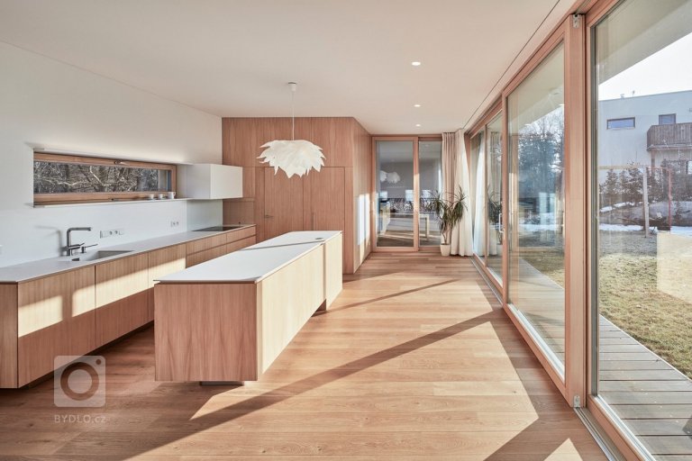 add picture to album