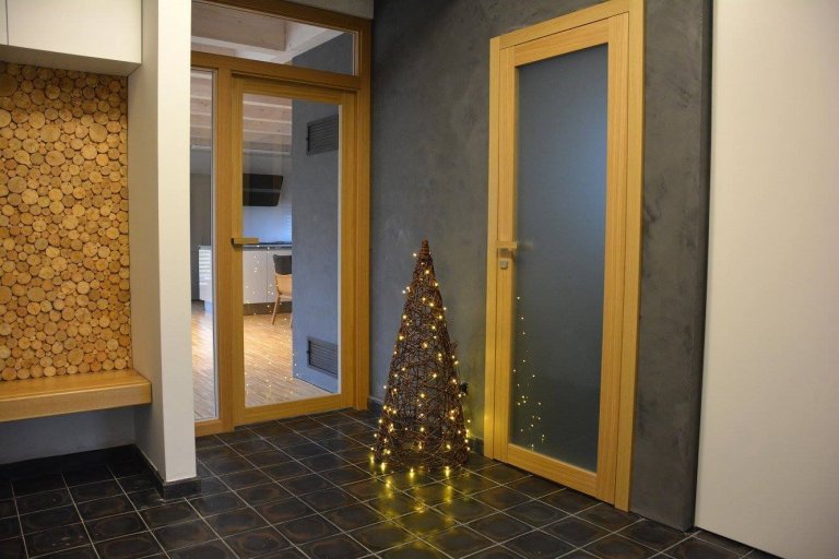 Moderní nadčasový interiér

&nbsp;

-Akce: Rodinný dům

-Realizace betonových povrchů a podlahové krytiny: MALDECOR, s.r.o.

-Použité materiály:…