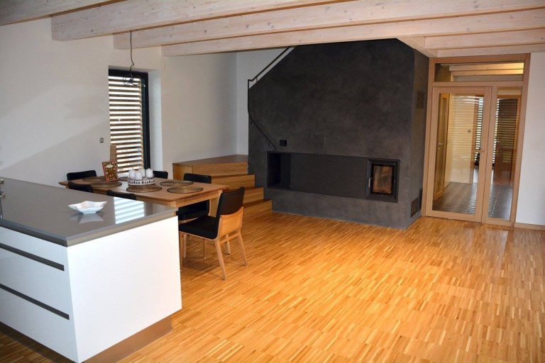 Moderní nadčasový interiér

&nbsp;

-Akce: Rodinný dům

-Realizace betonových povrchů a podlahové krytiny: MALDECOR, s.r.o.

-Použité materiály:…