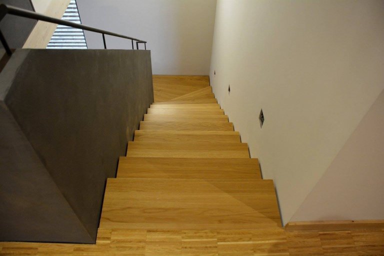 Moderní nadčasový interiér

&nbsp;

-Akce: Rodinný dům

-Realizace betonových povrchů a podlahové krytiny: MALDECOR, s.r.o.

-Použité materiály:…