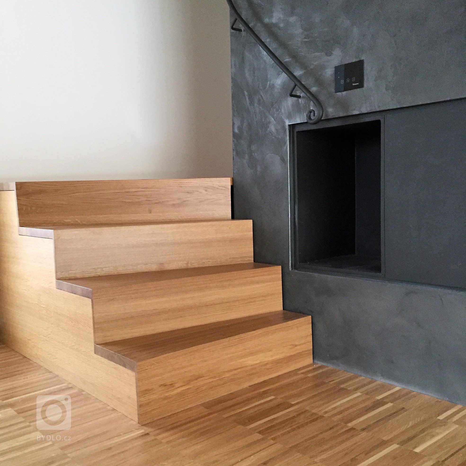 Moderní nadčasový interiér

&nbsp;

-Akce: Rodinný dům

-Realizace betonových povrchů a podlahové krytiny: MALDECOR, s.r.o.

-Použité materiály:…