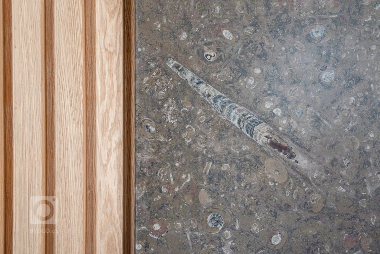 add picture to album