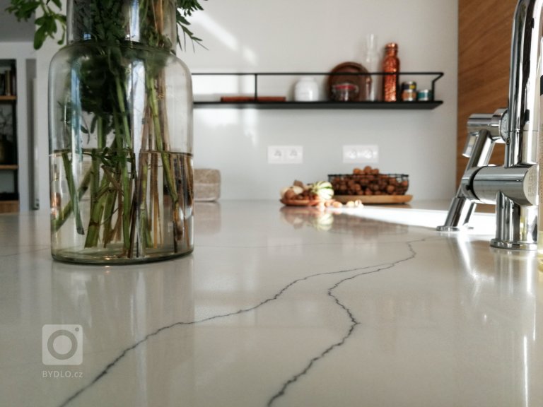 add picture to album