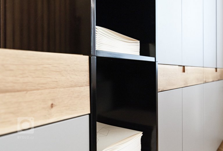 add picture to album