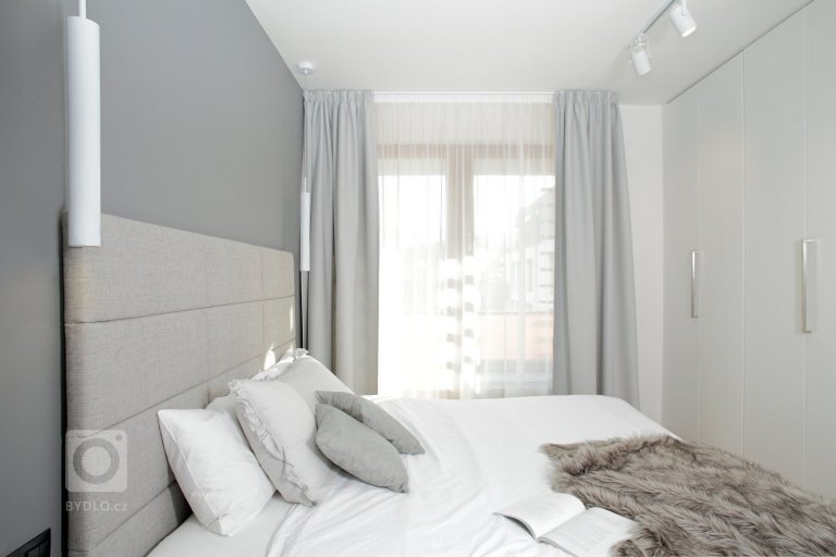 add picture to album