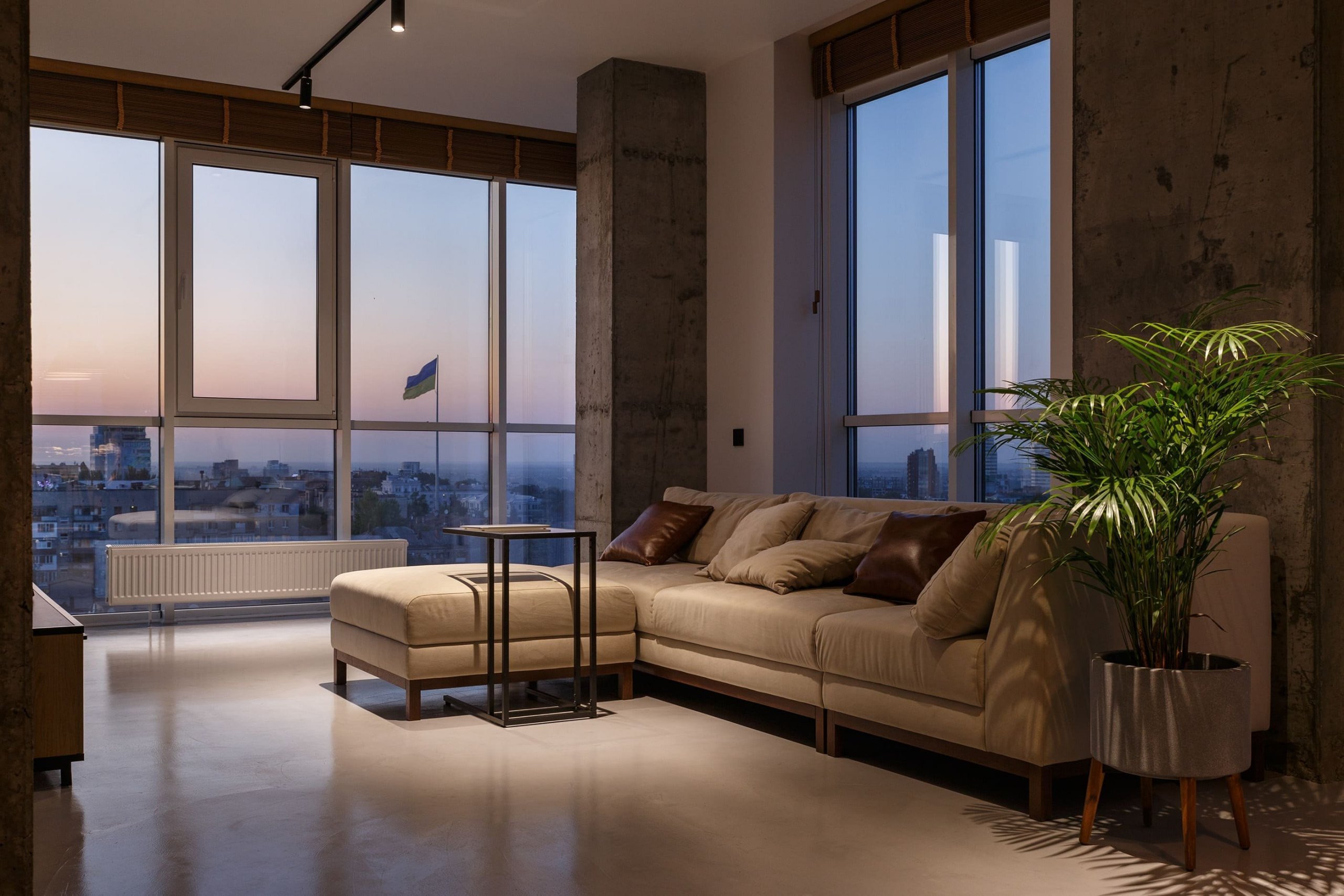 Beton a dřevo v interiéru jdou skvěle dohromady