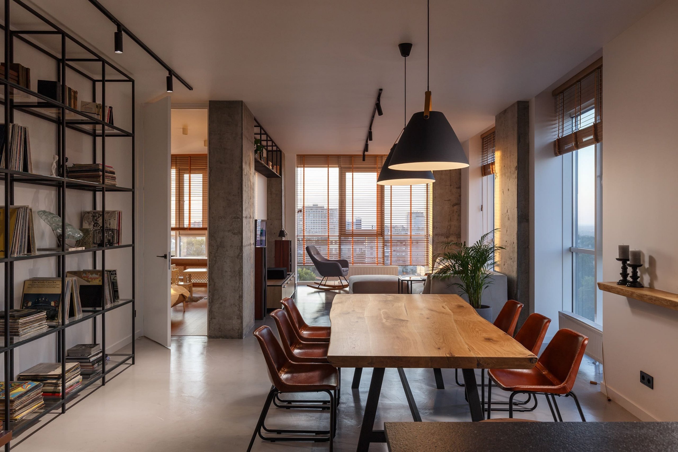 Beton a dřevo v interiéru jdou skvěle dohromady
