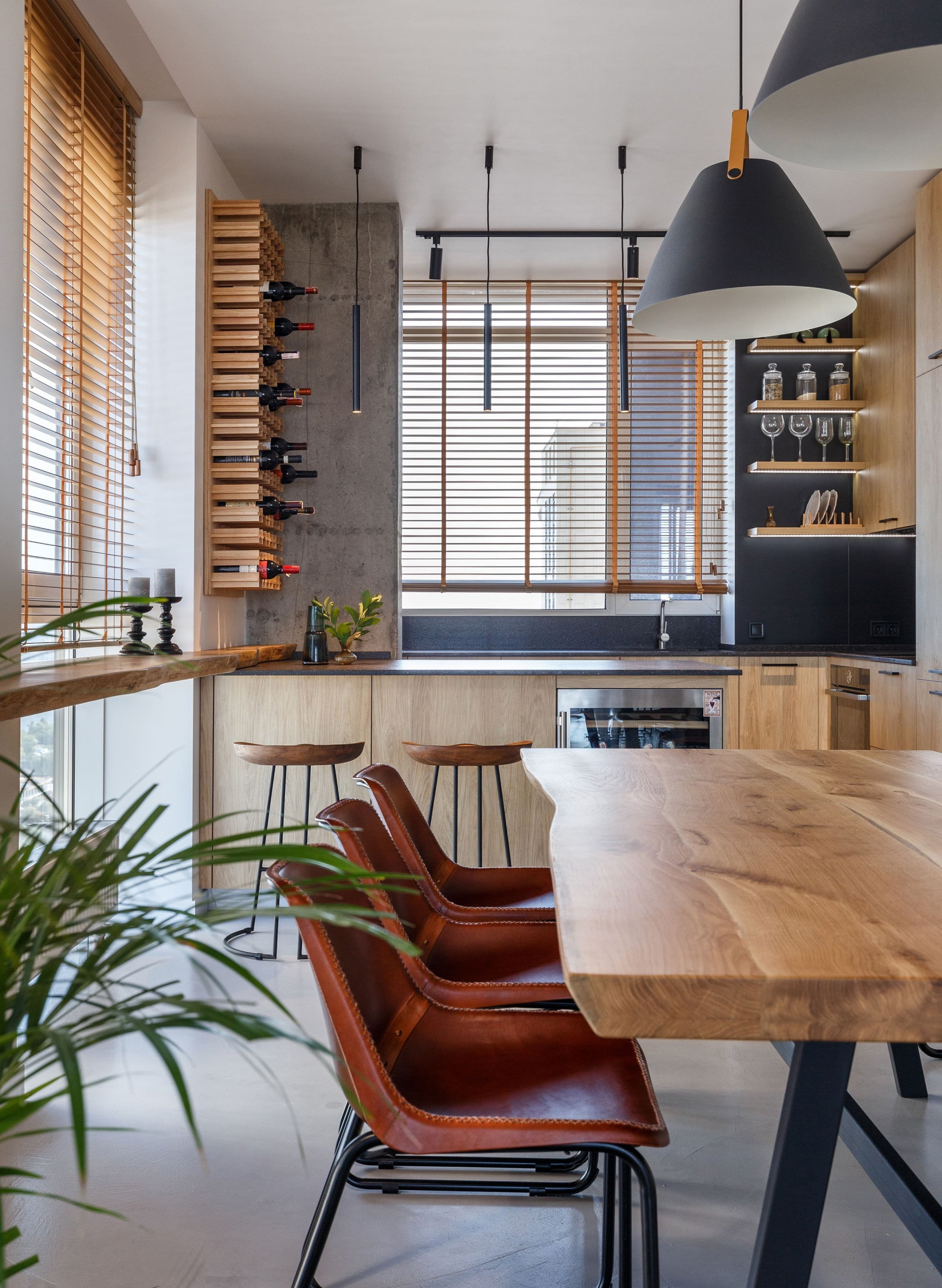 Beton a dřevo v interiéru jdou skvěle dohromady