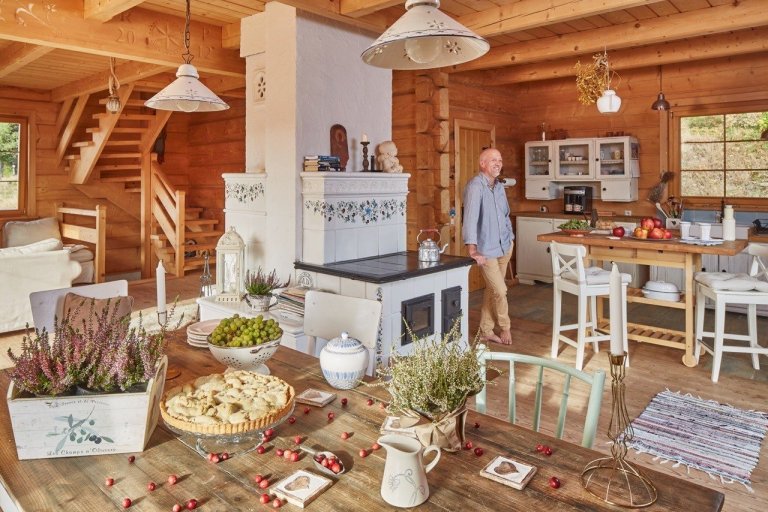 Dřevěný srub ve venkovském stylu