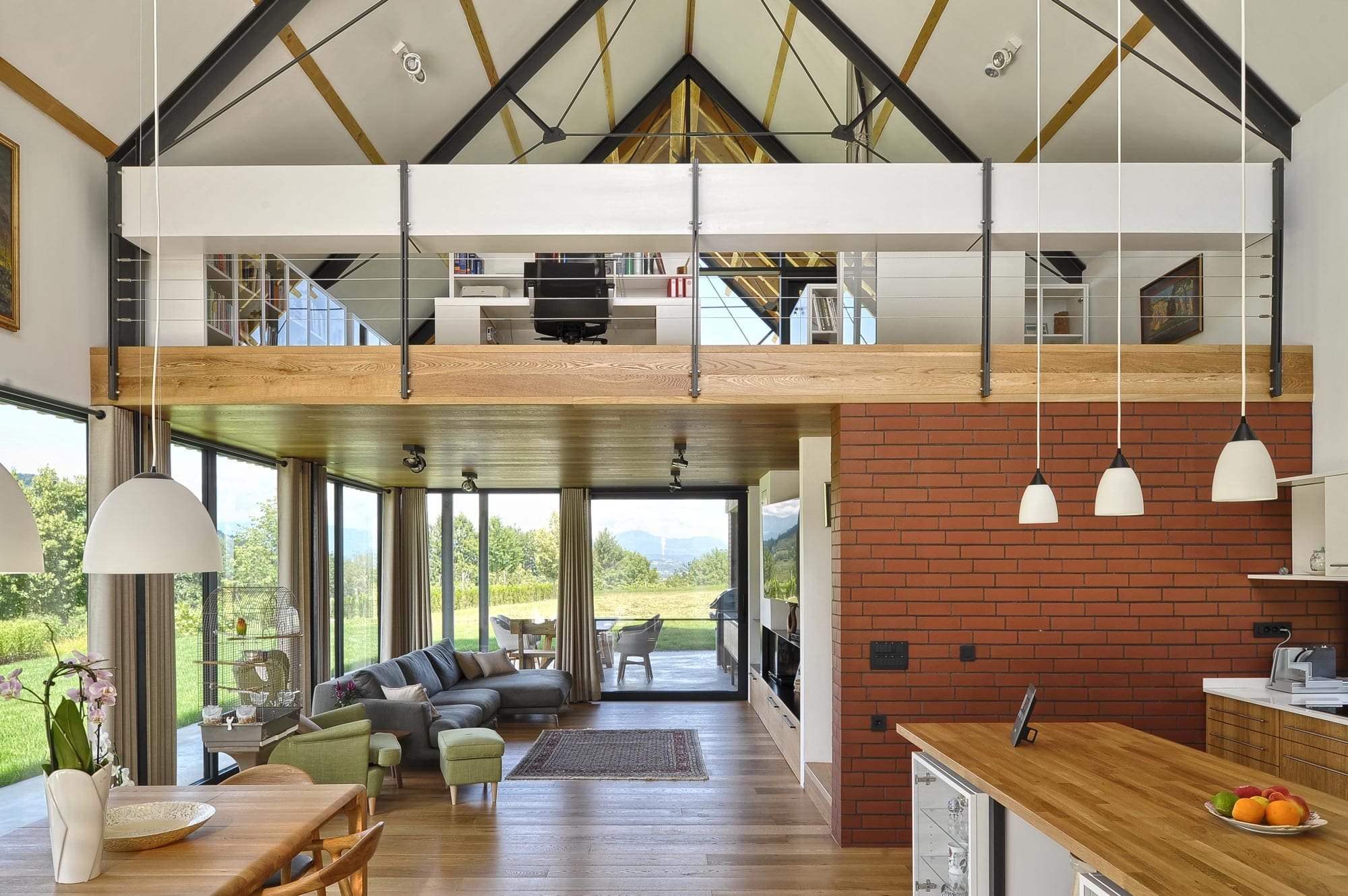 Dům jako moderní stodola uprostřed krajiny