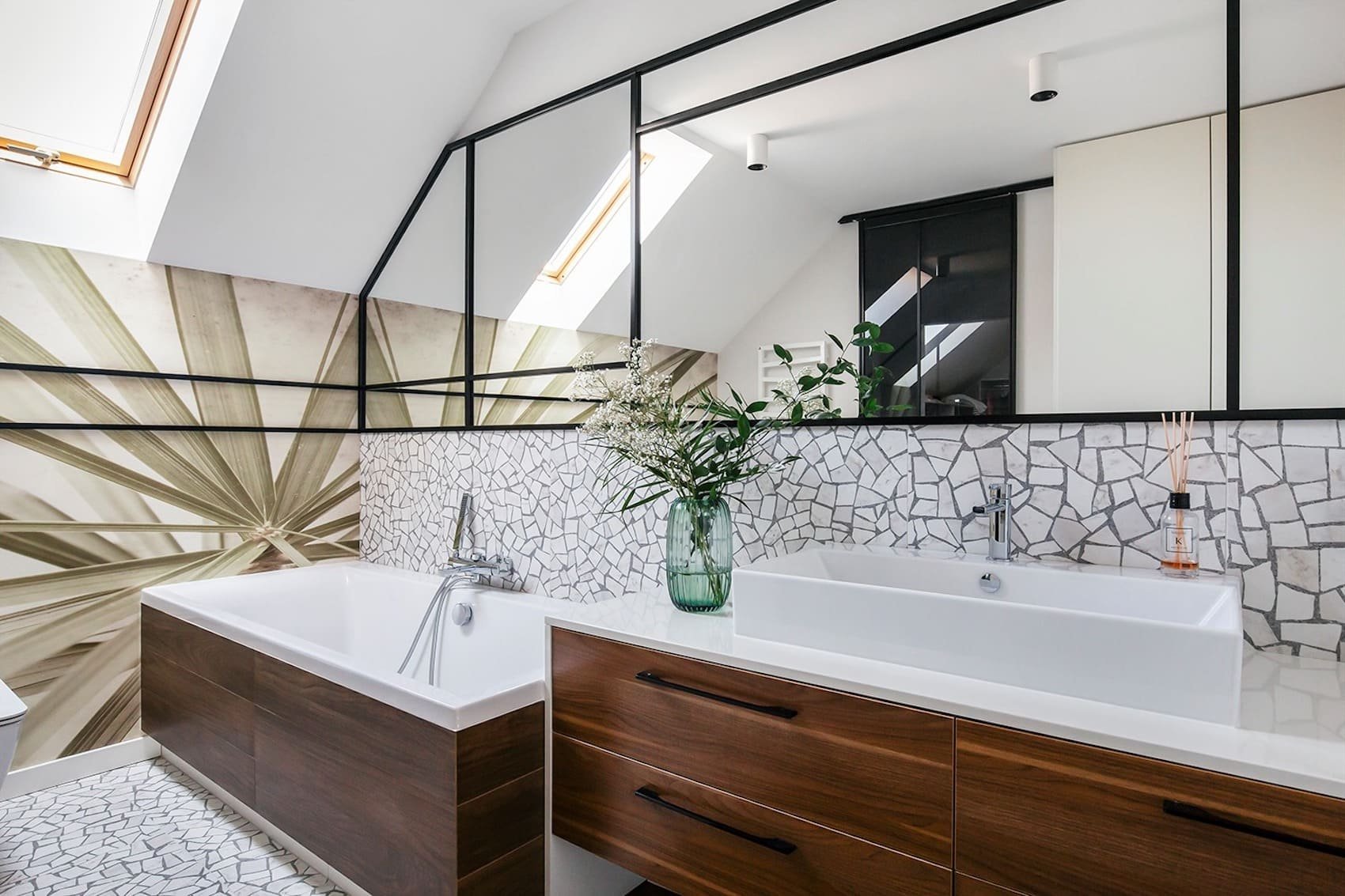 Dům plný rozmanitých textur a nonšalantní hry s geometrií