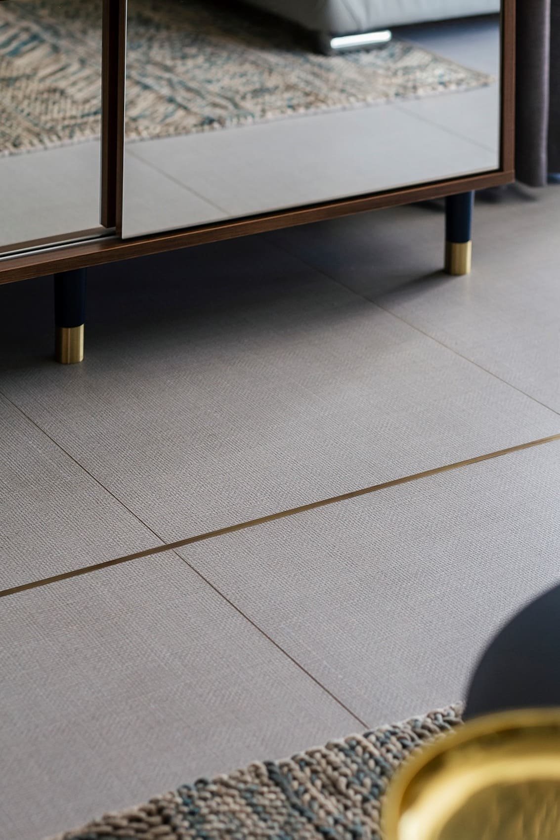 Dům plný rozmanitých textur a nonšalantní hry s geometrií