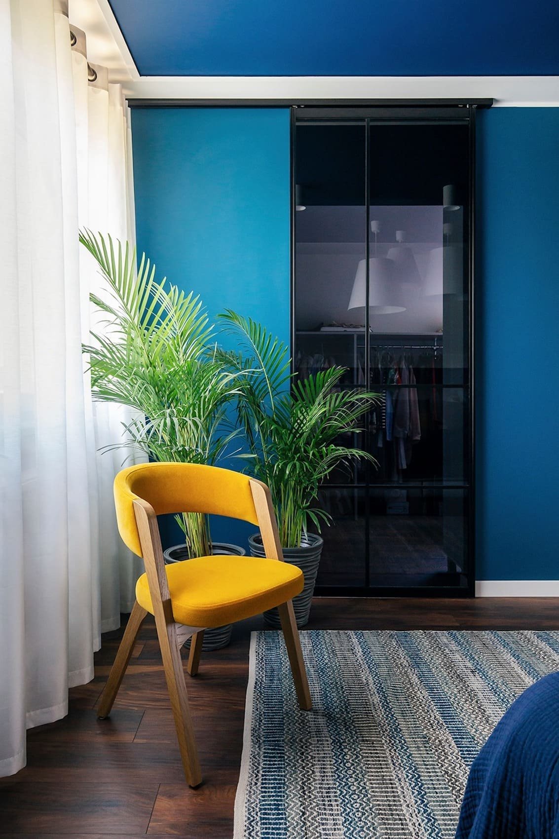 Dům plný rozmanitých textur a nonšalantní hry s geometrií