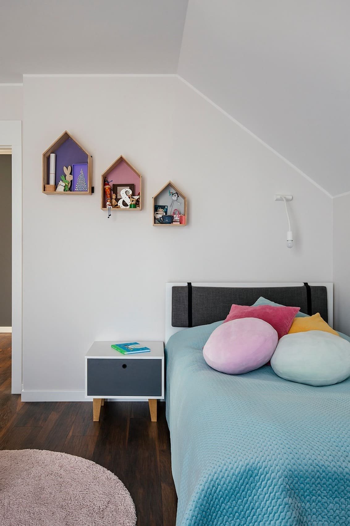 Dům plný rozmanitých textur a nonšalantní hry s geometrií