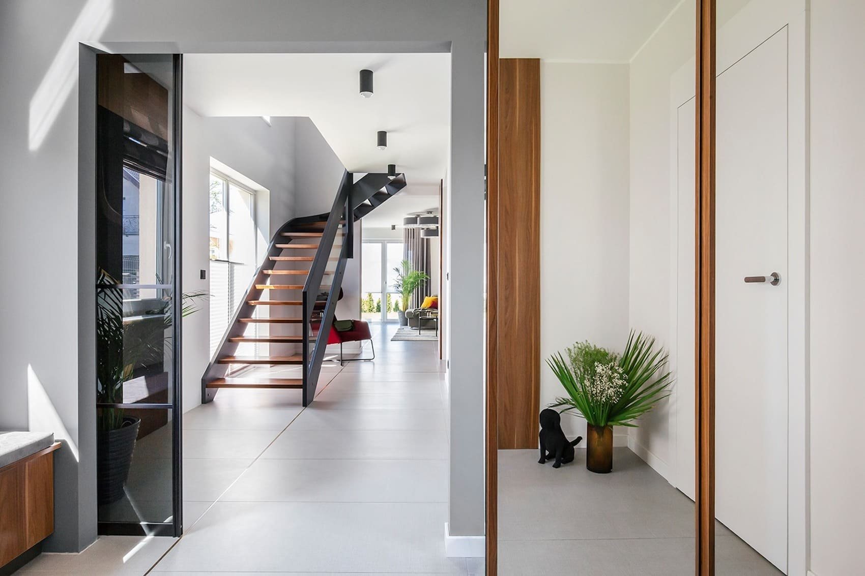 Dům plný rozmanitých textur a nonšalantní hry s geometrií