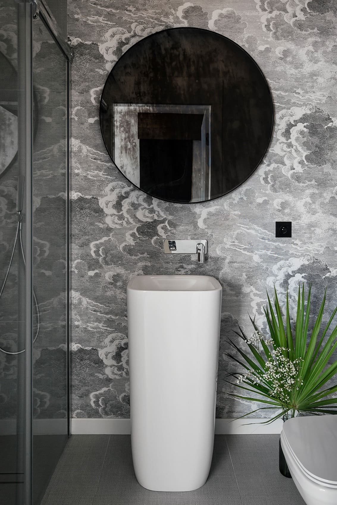 Dům plný rozmanitých textur a nonšalantní hry s geometrií