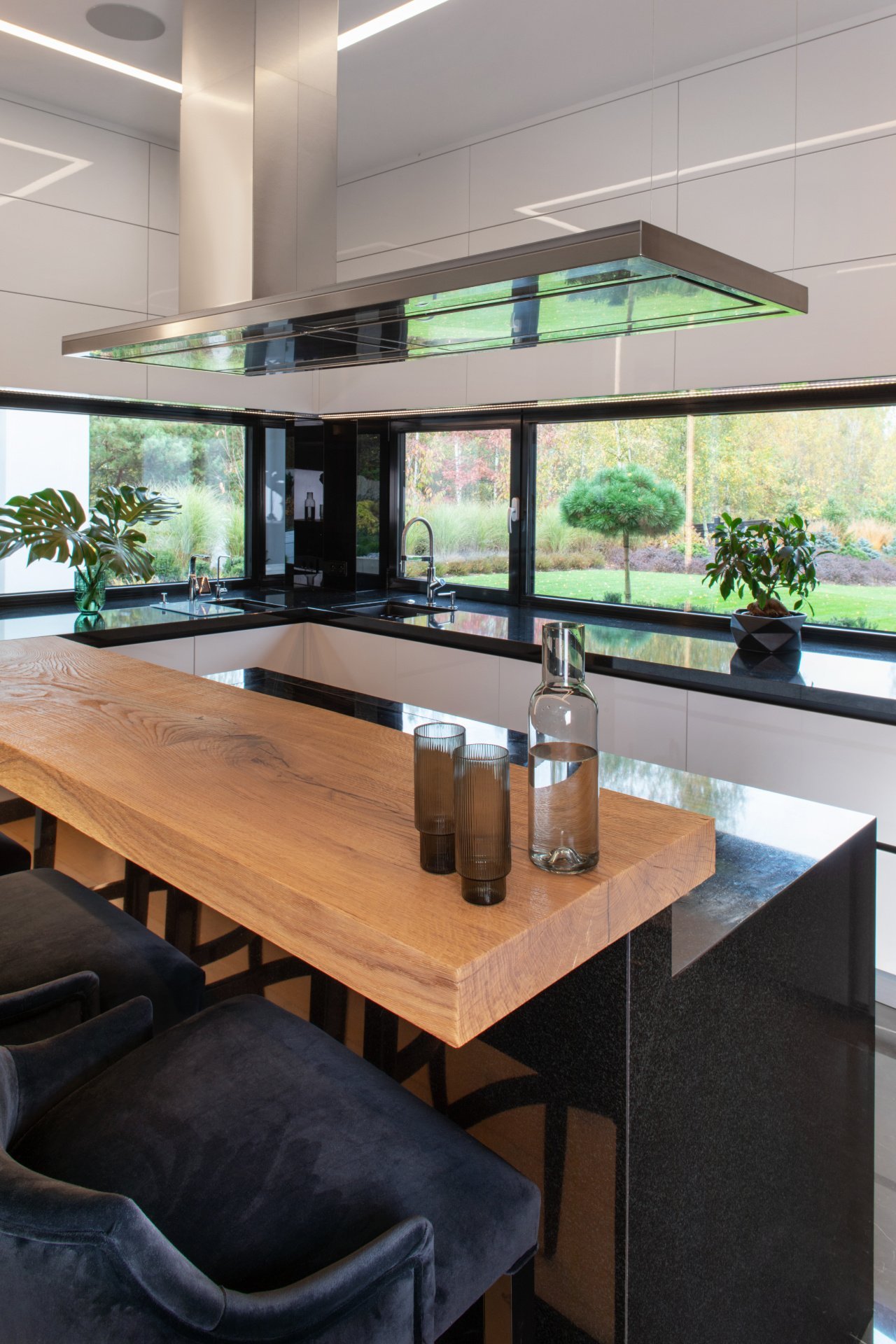 Dům rozdělený betonovou zdí