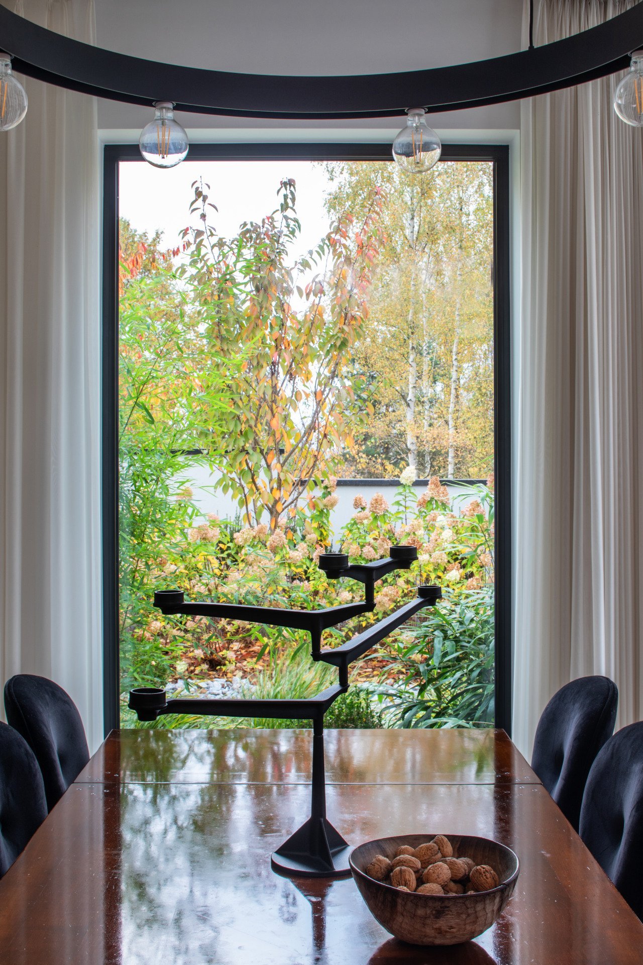 Dům rozdělený betonovou zdí