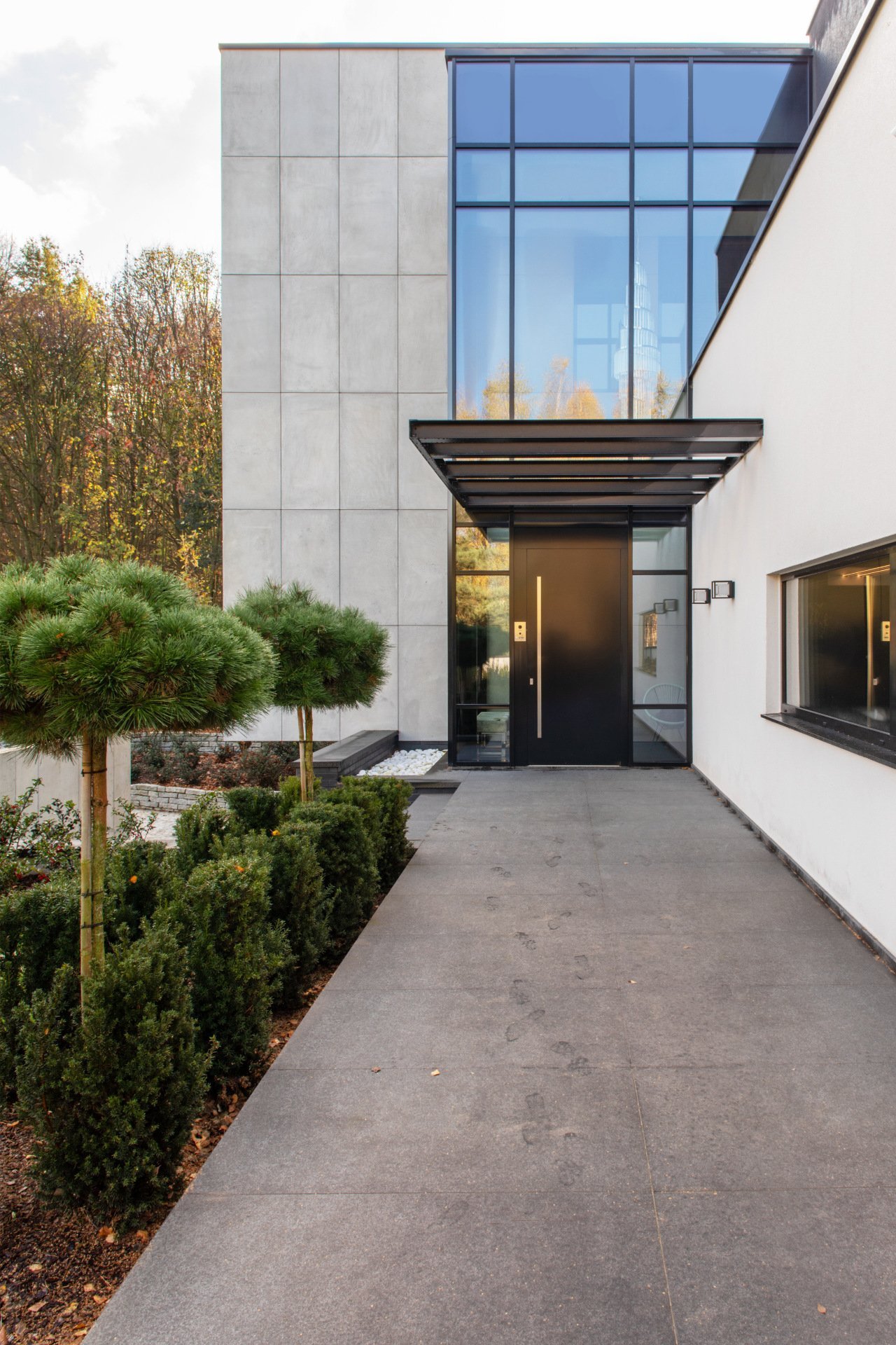 Dům rozdělený betonovou zdí