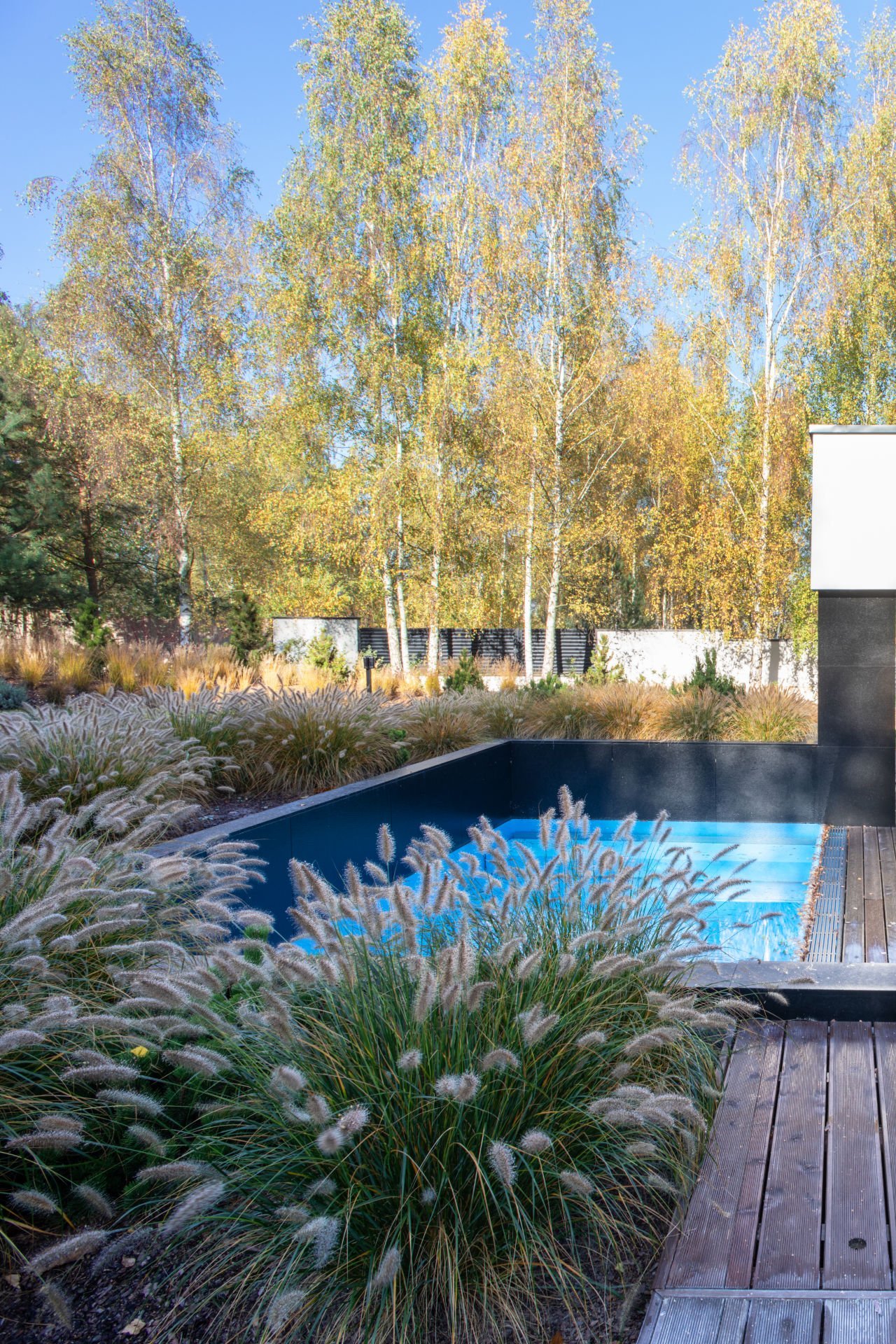 Dům rozdělený betonovou zdí