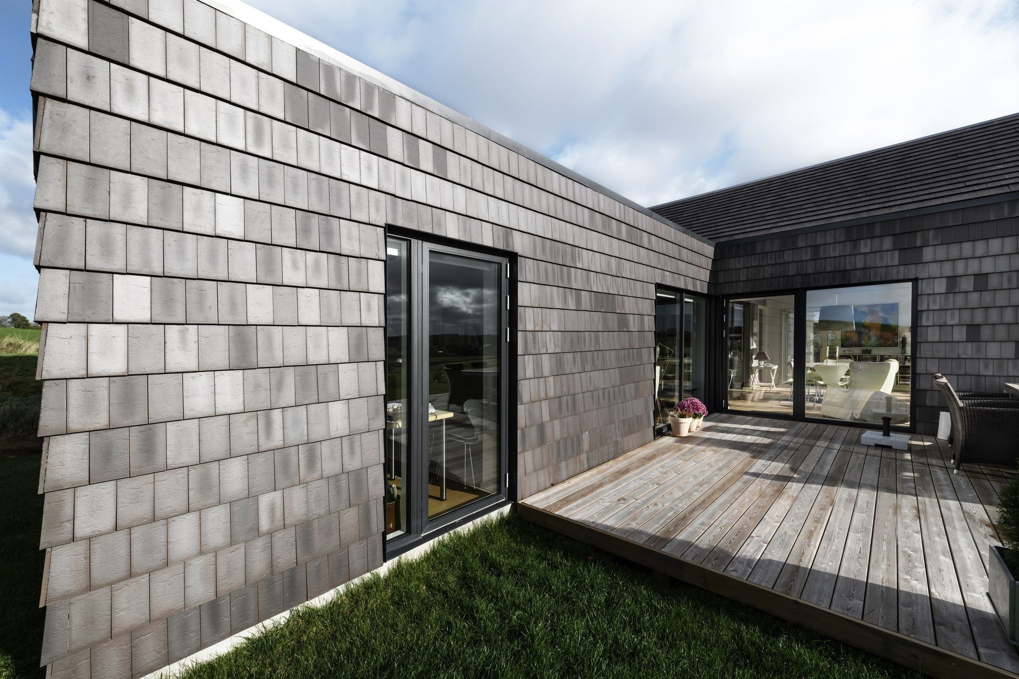 Dům s fasádou z cihlových šindelů