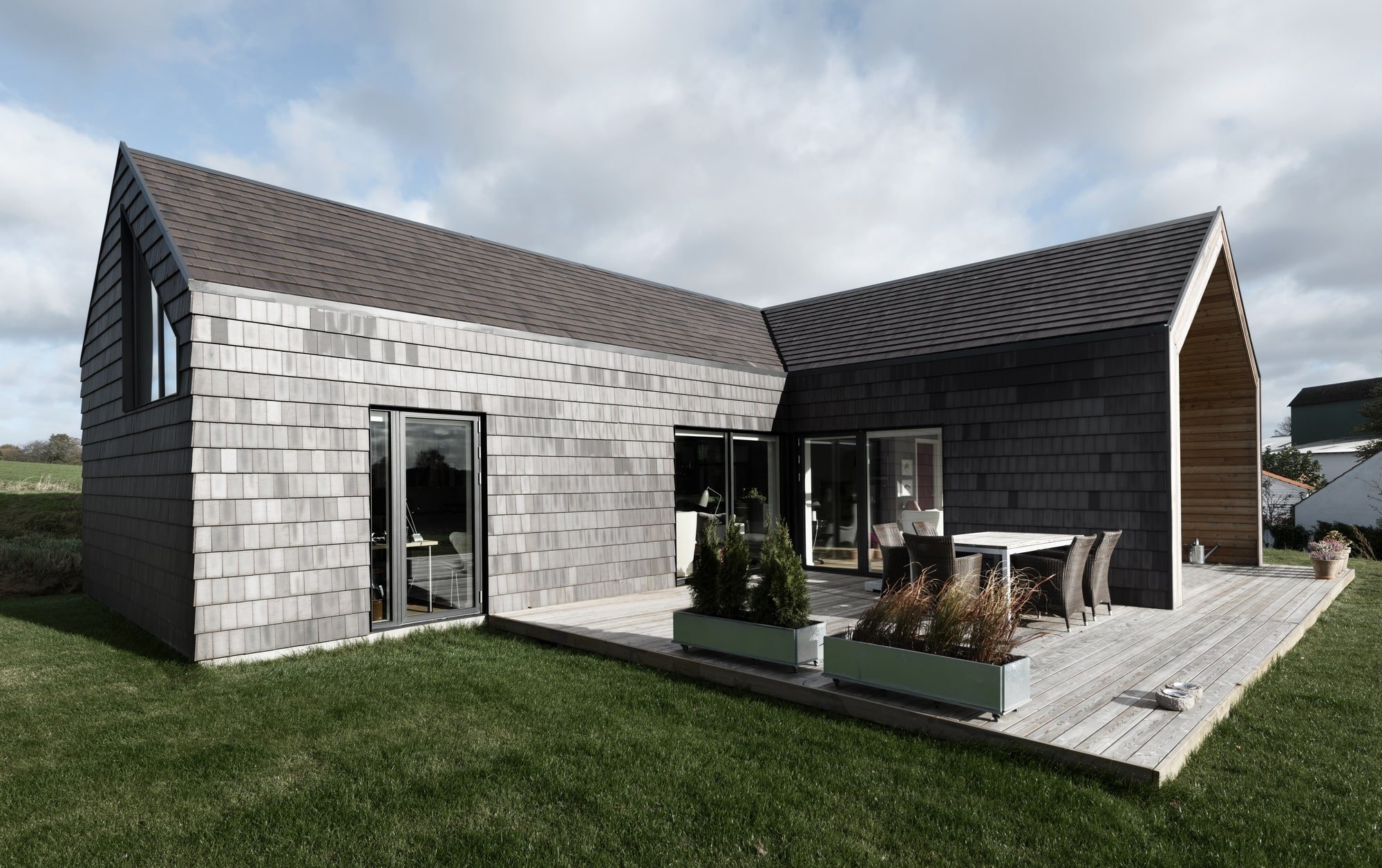 Dům s fasádou z cihlových šindelů