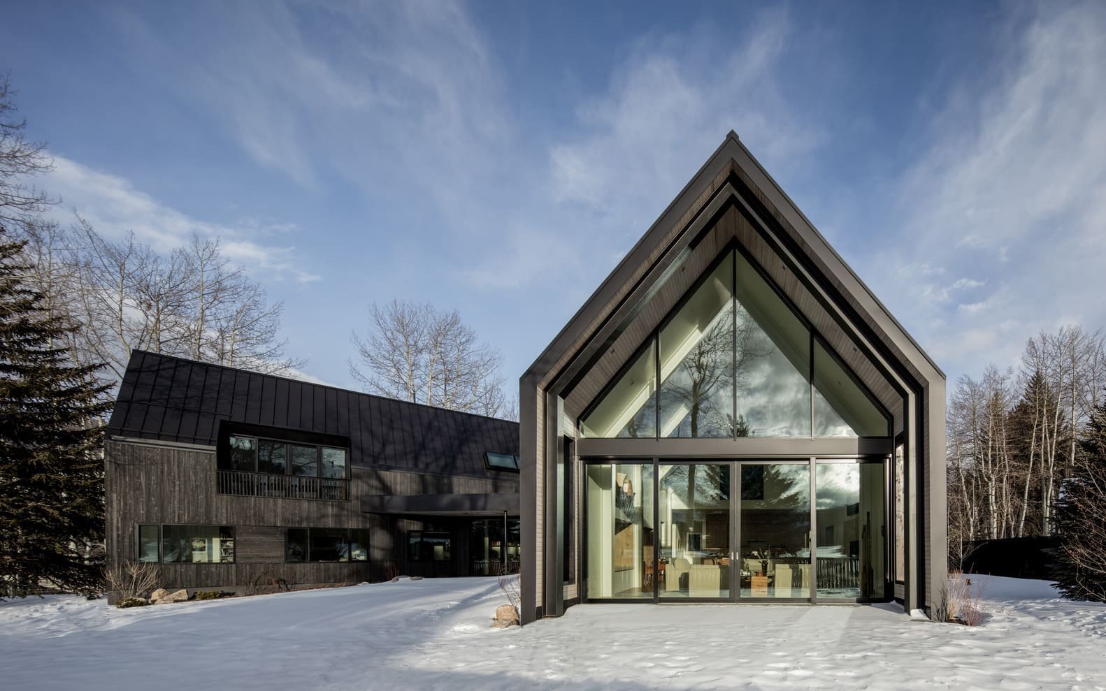 Dům ve tvaru písmene V pro pár v důchodu