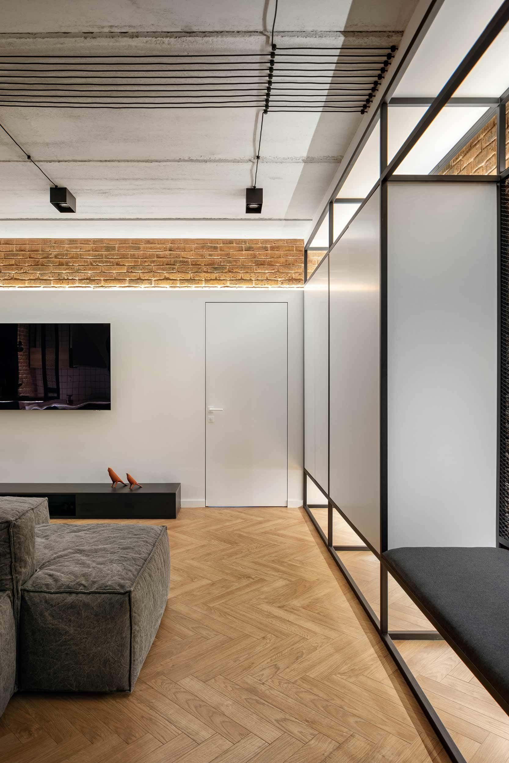 Industriální interiér z Charkova: Surový beton a odkryté dráty