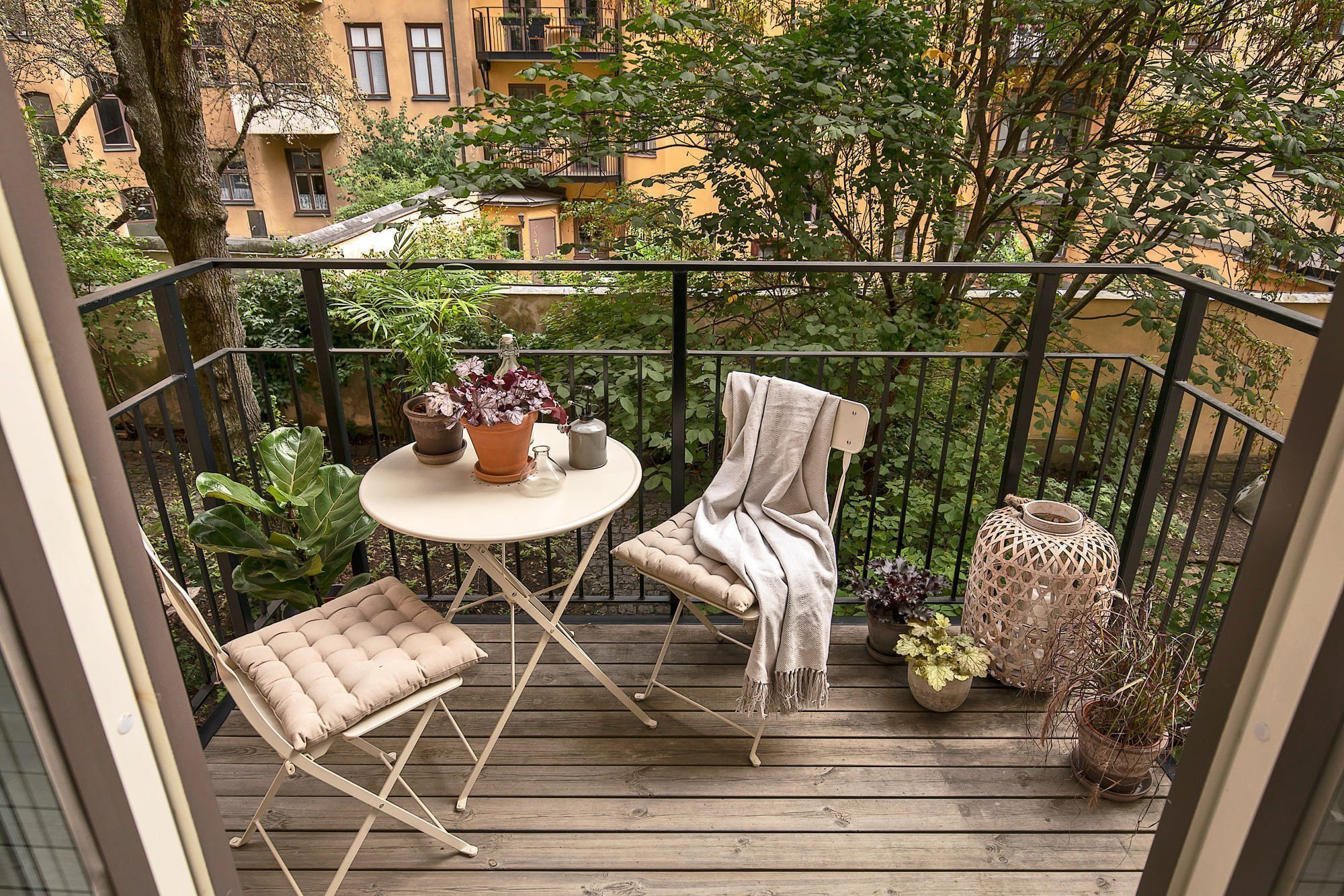 Jak vyzdobit balkon ve městě?