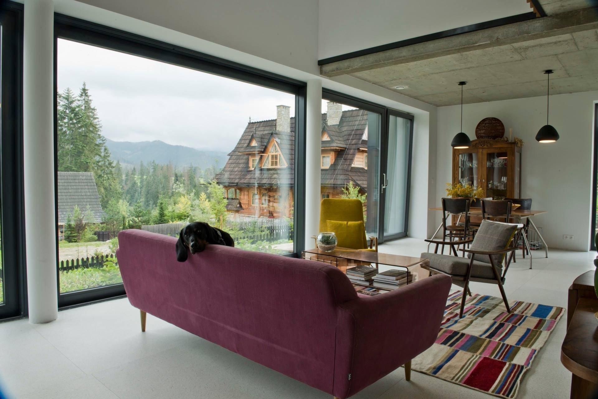 Jedinečný dům s fasádou z recyklovaného dřeva