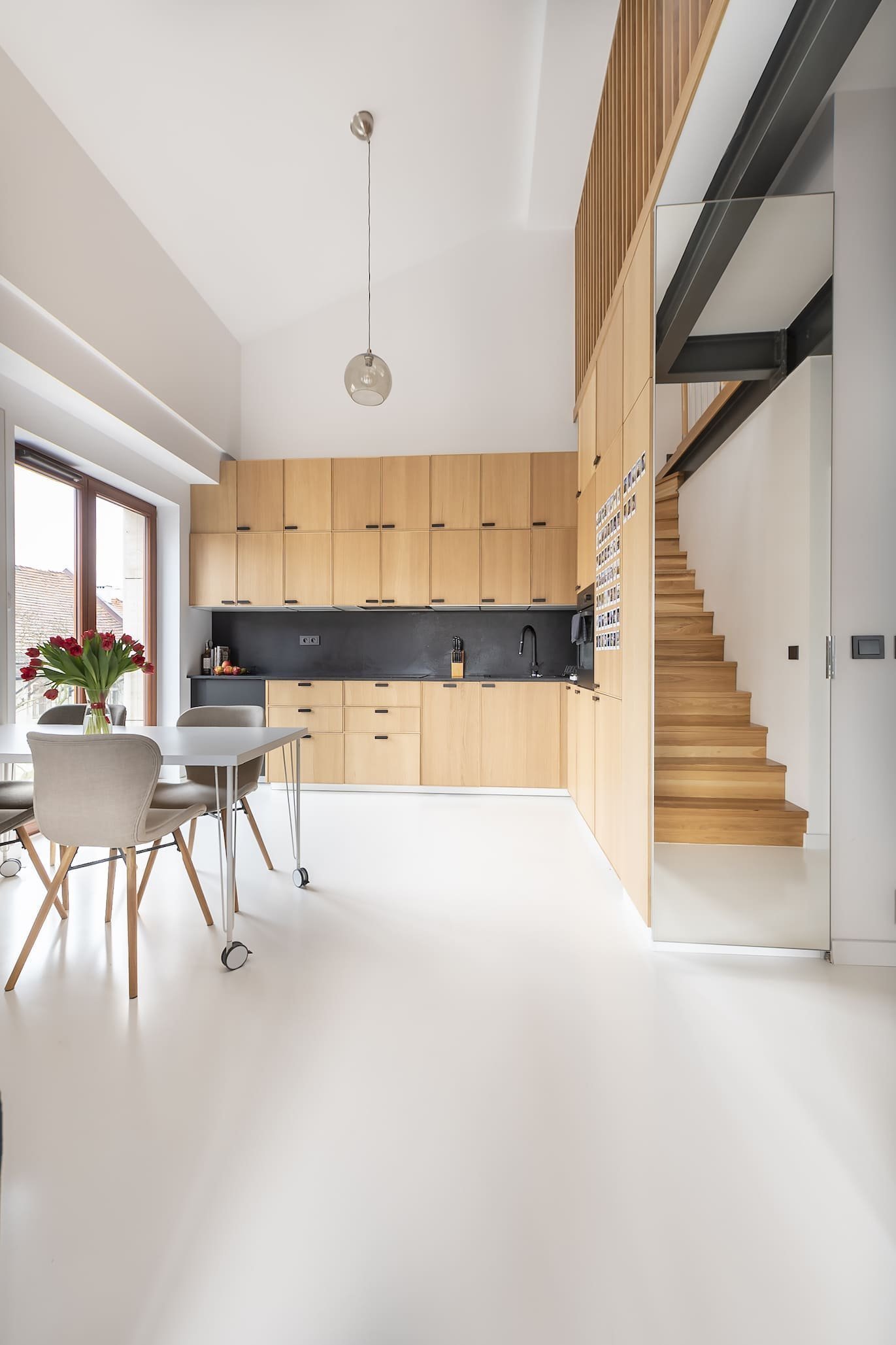 Jednoduchý interiér, bez zbytečných dekorativních tvarů