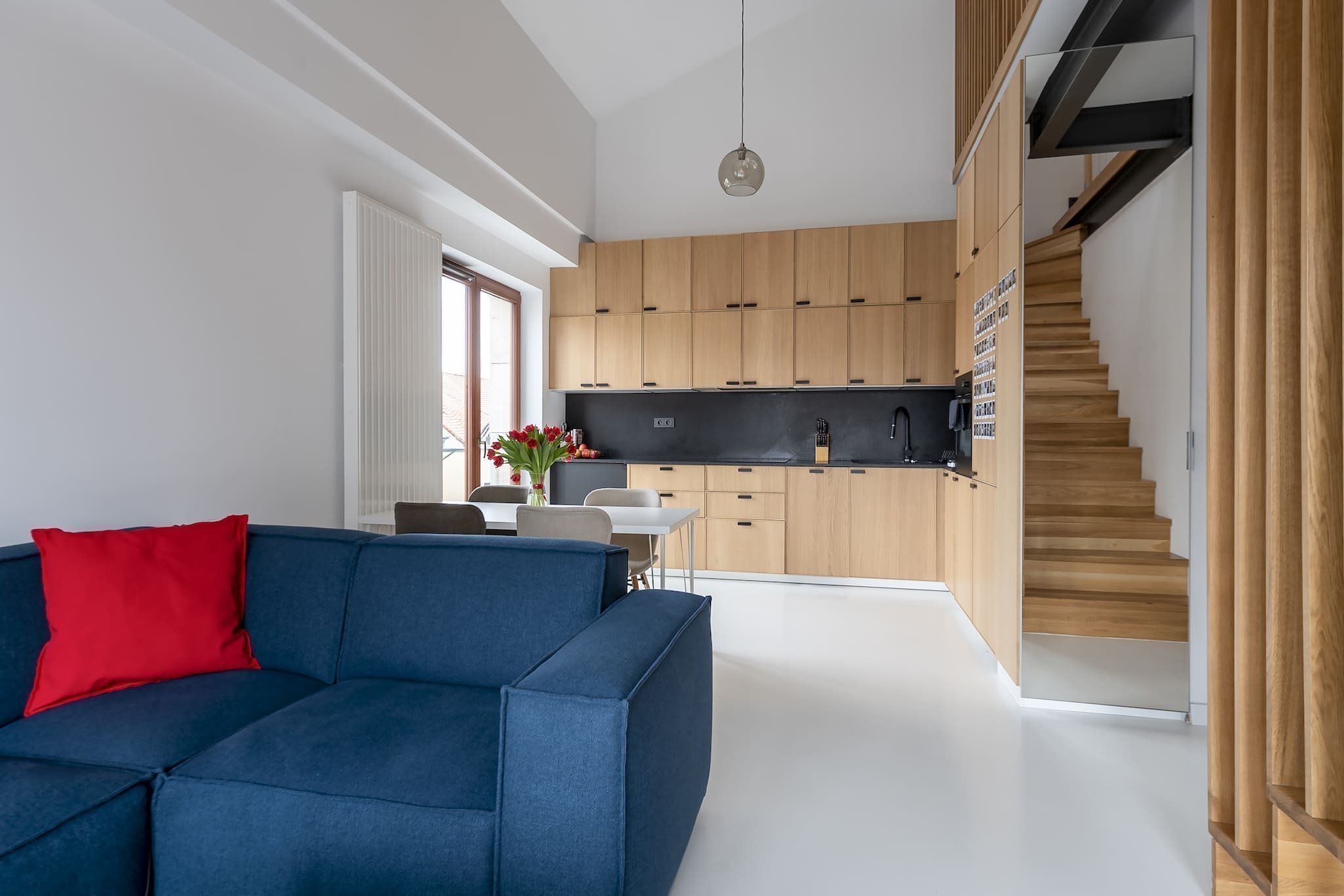 Jednoduchý interiér, bez zbytečných dekorativních tvarů