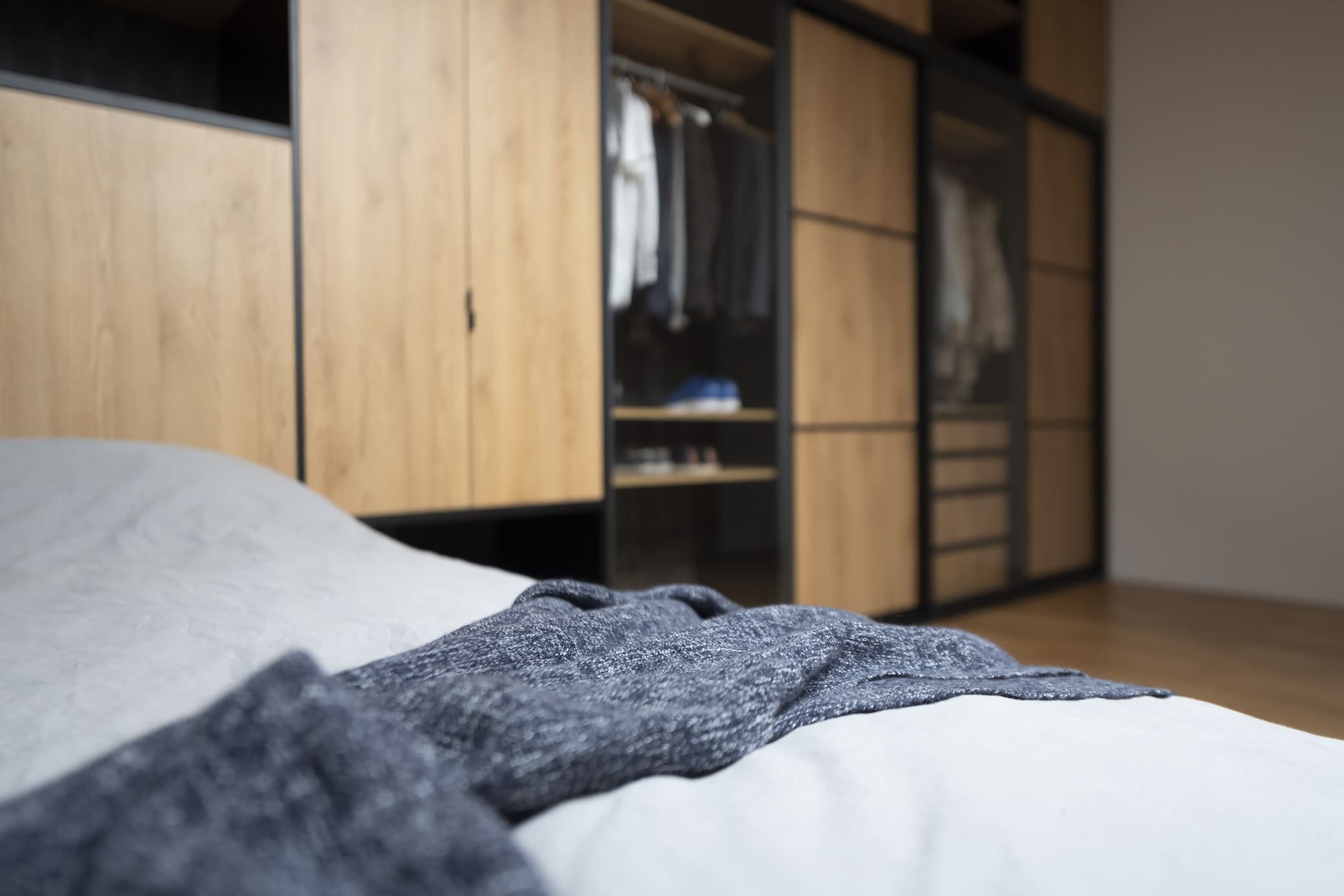 Jednoduchý interiér, bez zbytečných dekorativních tvarů