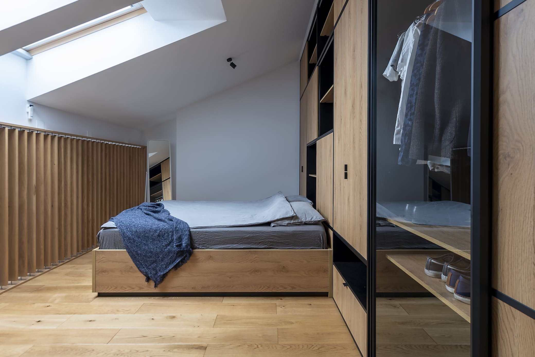 Jednoduchý interiér, bez zbytečných dekorativních tvarů