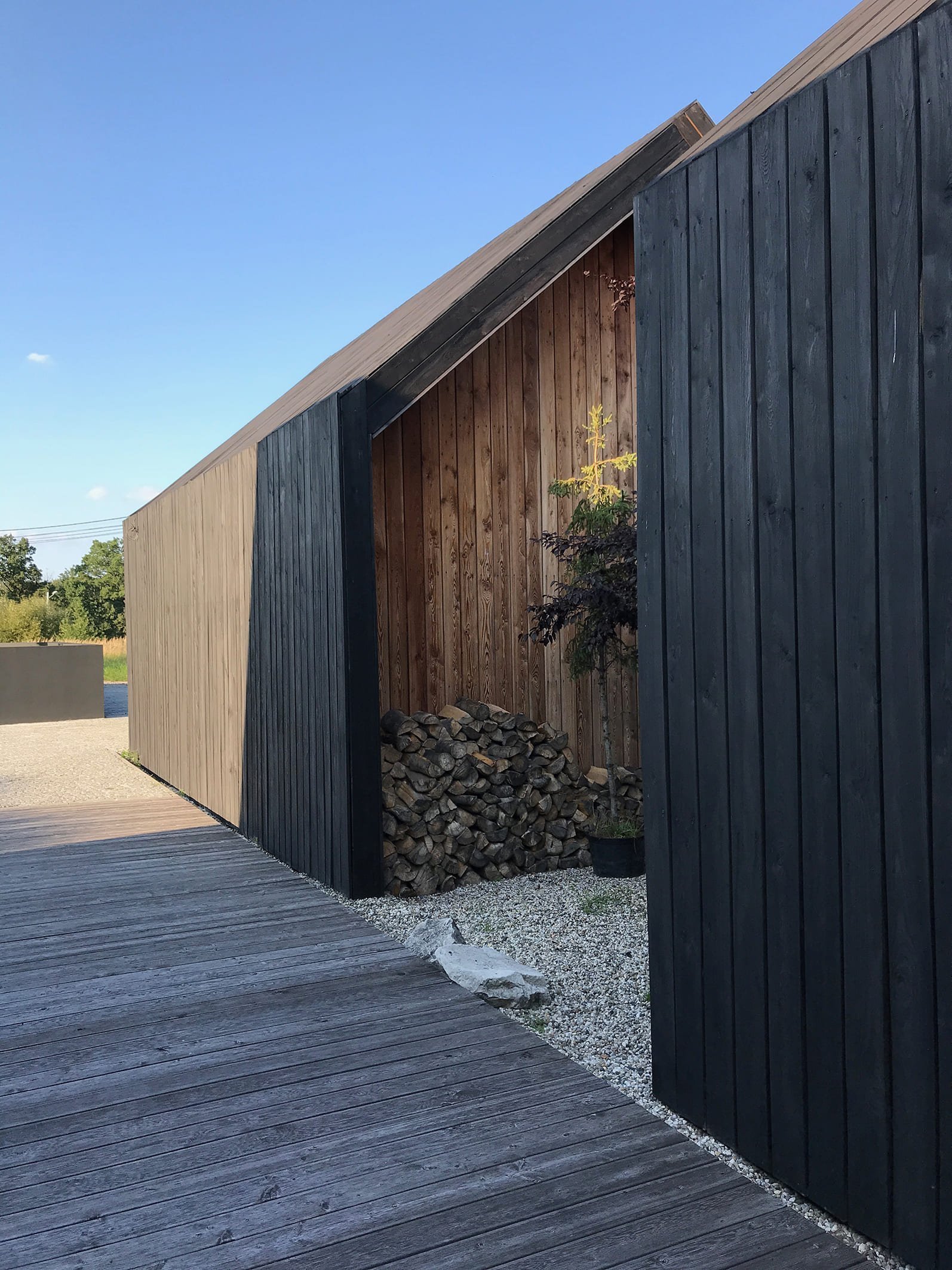 Moderní stodola na venkově