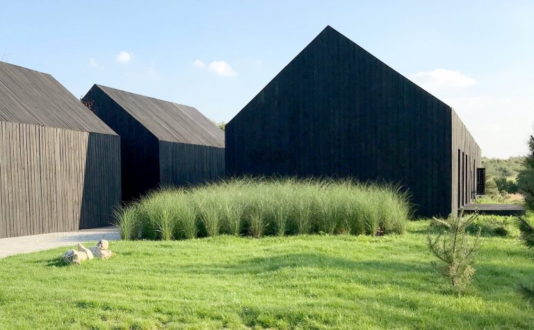 Moderní stodola na venkově