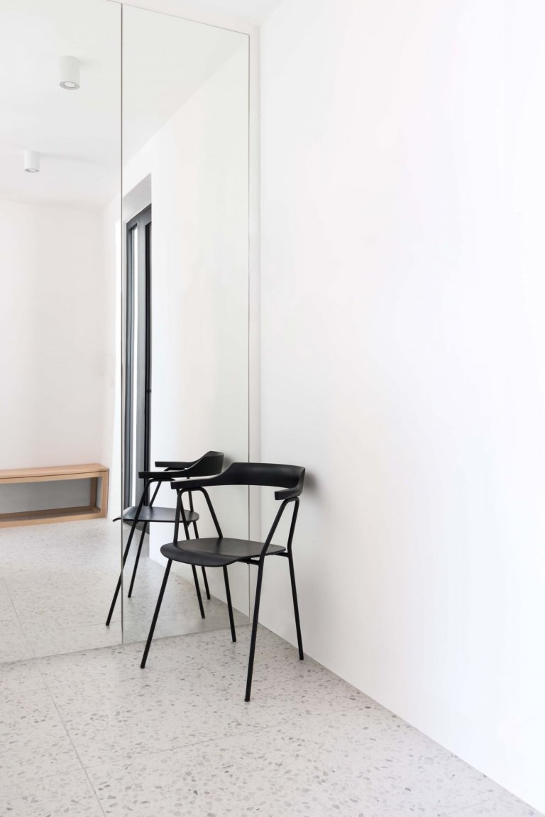 Nadčasový minimalistický interiér