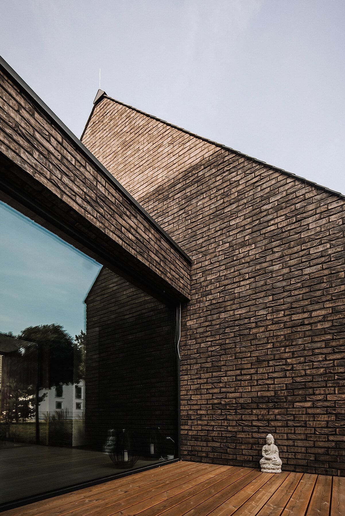 Nový dům ve tvaru moderní stodoly