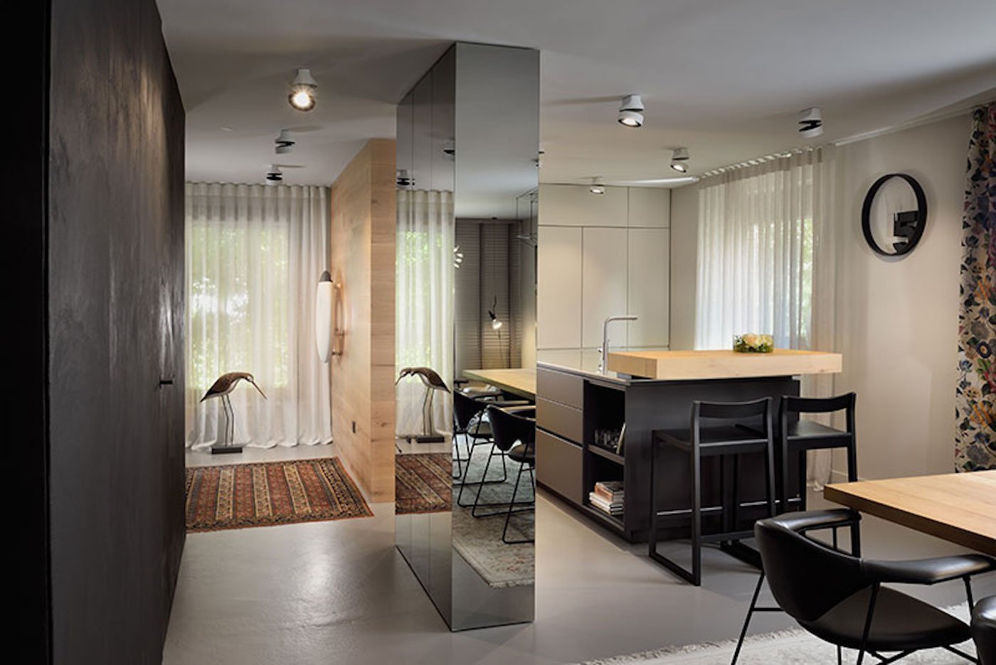 Odvážný eklektický interiér rodinného domu