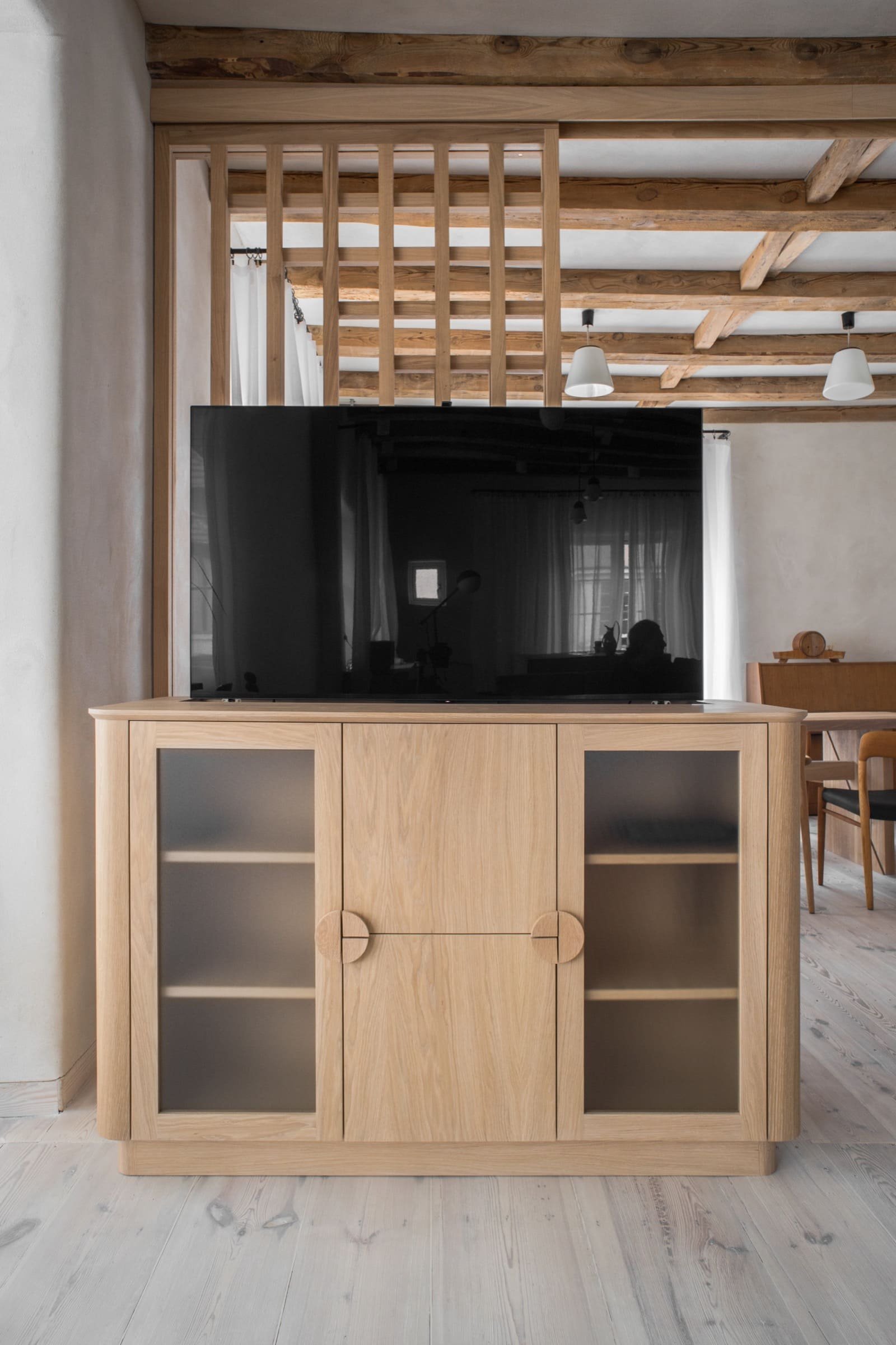 Proměna domu z roku 1923 na vzdušný domov s prvky wabi-sabi