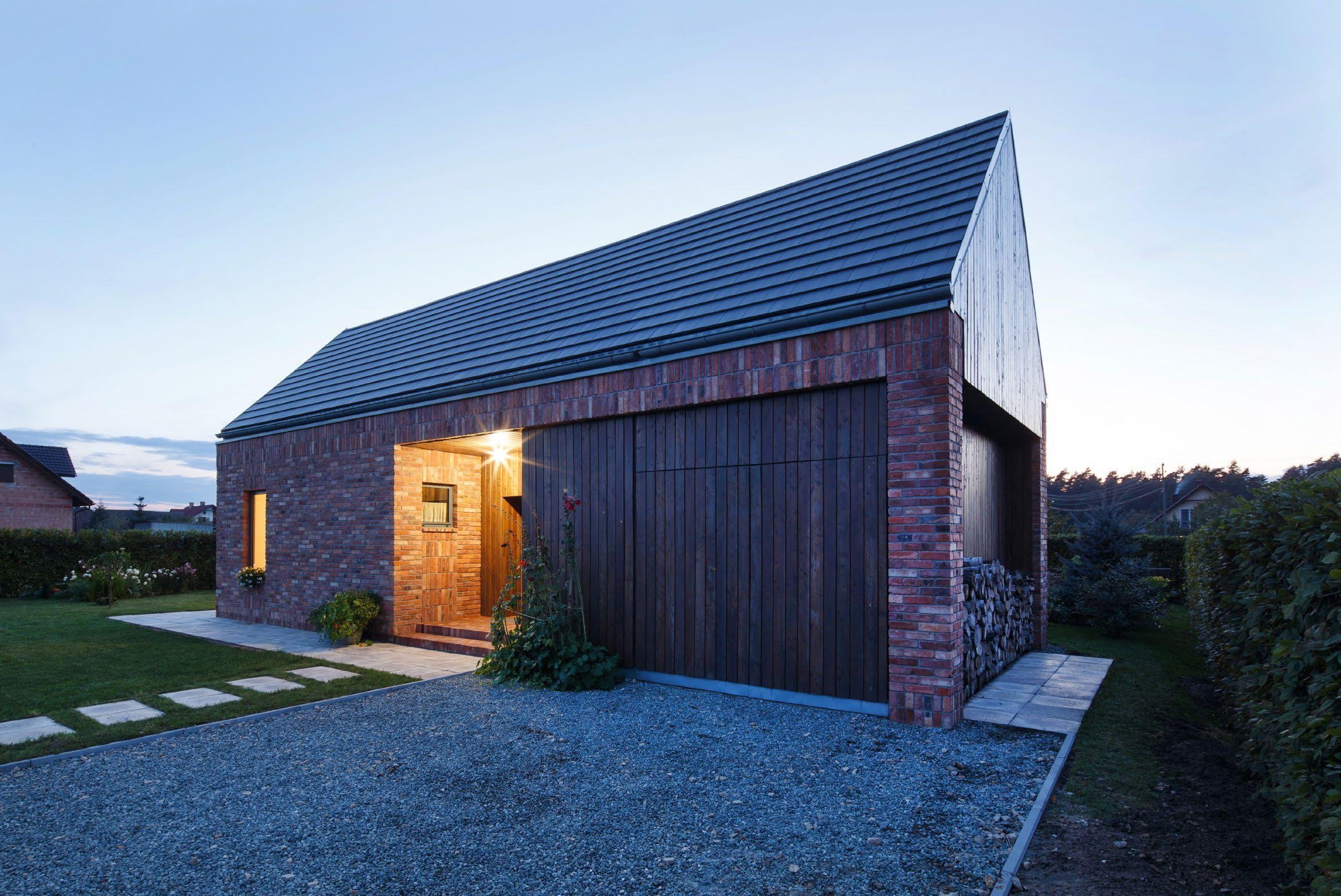 Recyklovaná cihlová fasáda zdobí dům v Gilowicích