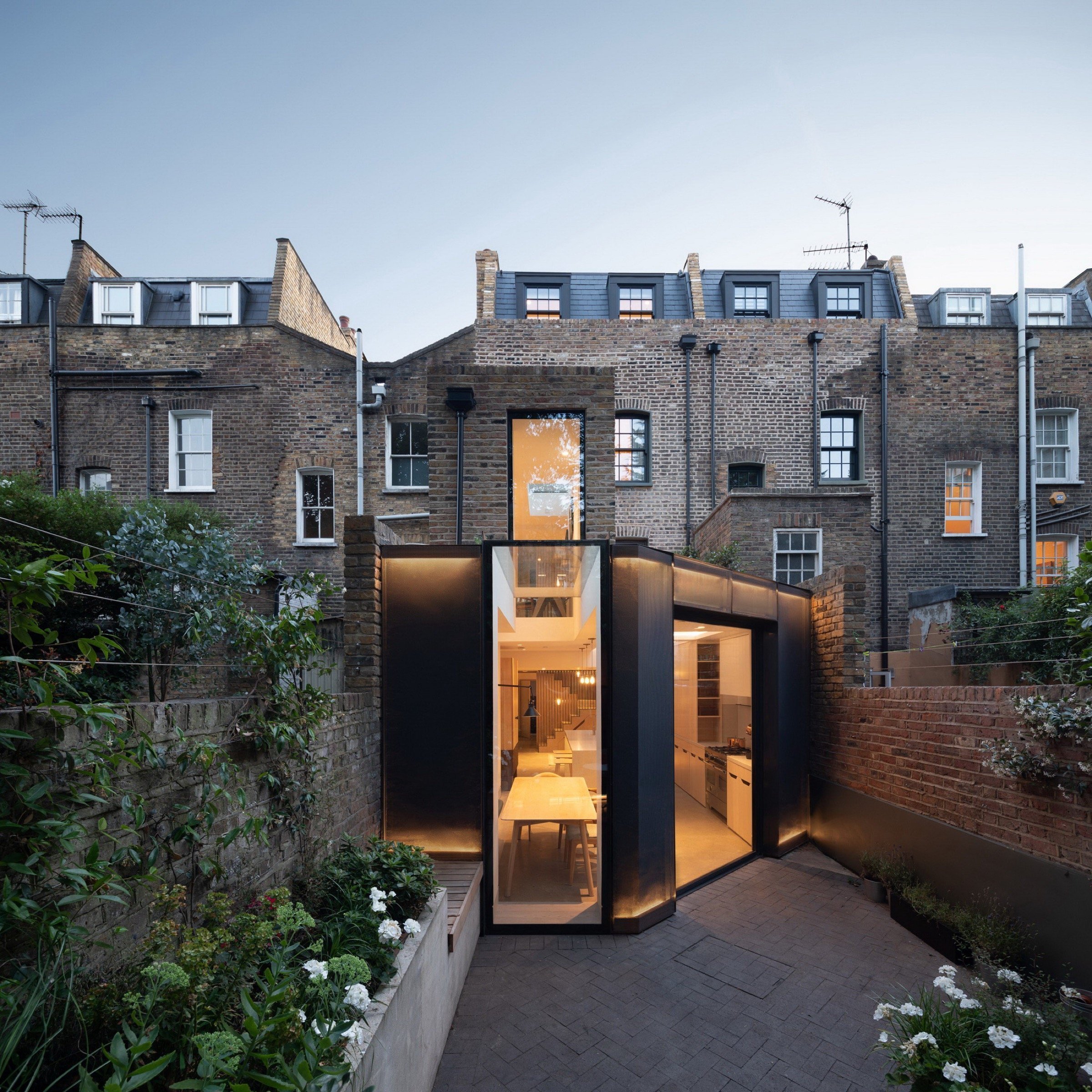 Rekonstrukce řadového domu s přístavbou