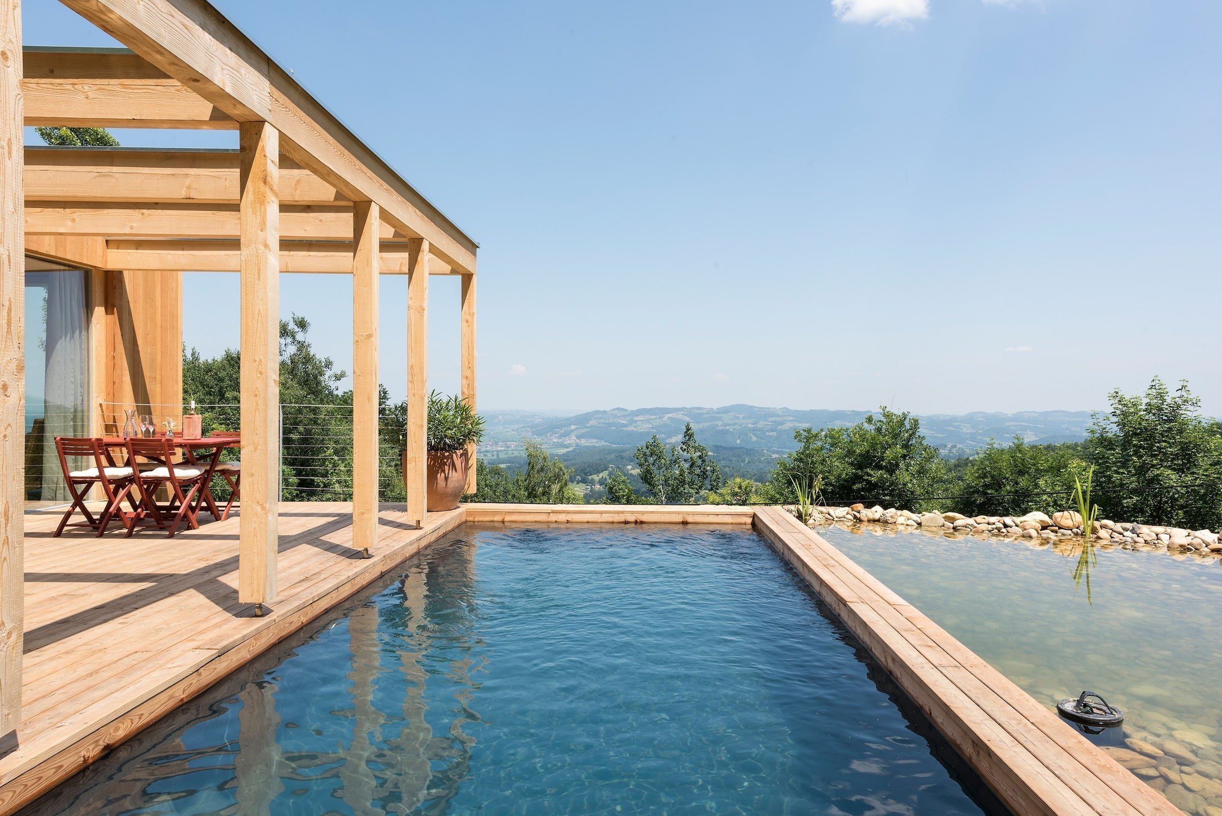 Roubenka s moderní přístavbou a bio bazénem