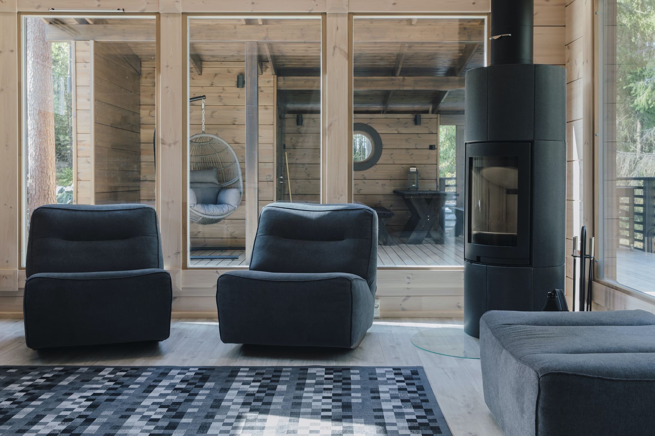 Narodil se jako bájný Phoenix, vstal z popela