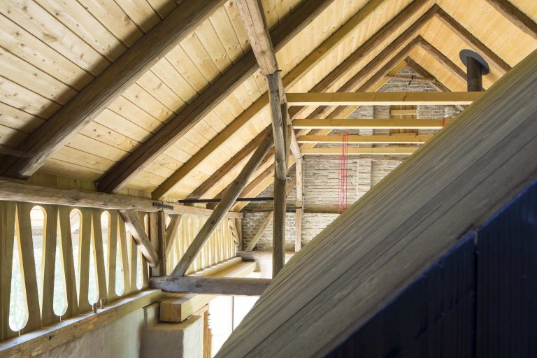 Ze staré stodoly je moderní chalupa k rekreaci