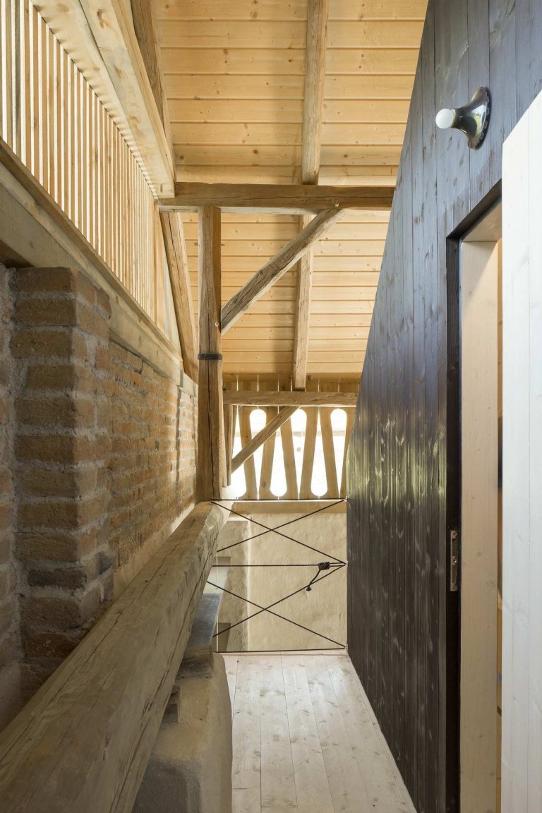 Ze staré stodoly je moderní chalupa k rekreaci