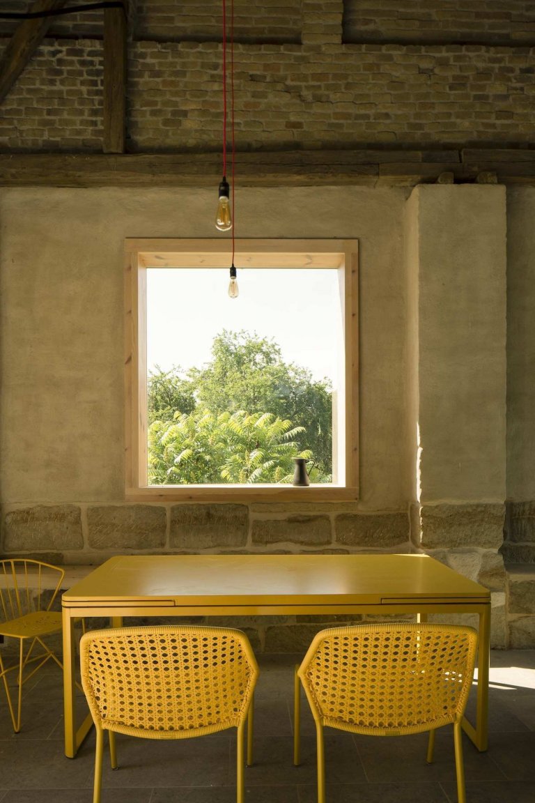 Ze staré stodoly je moderní chalupa k rekreaci